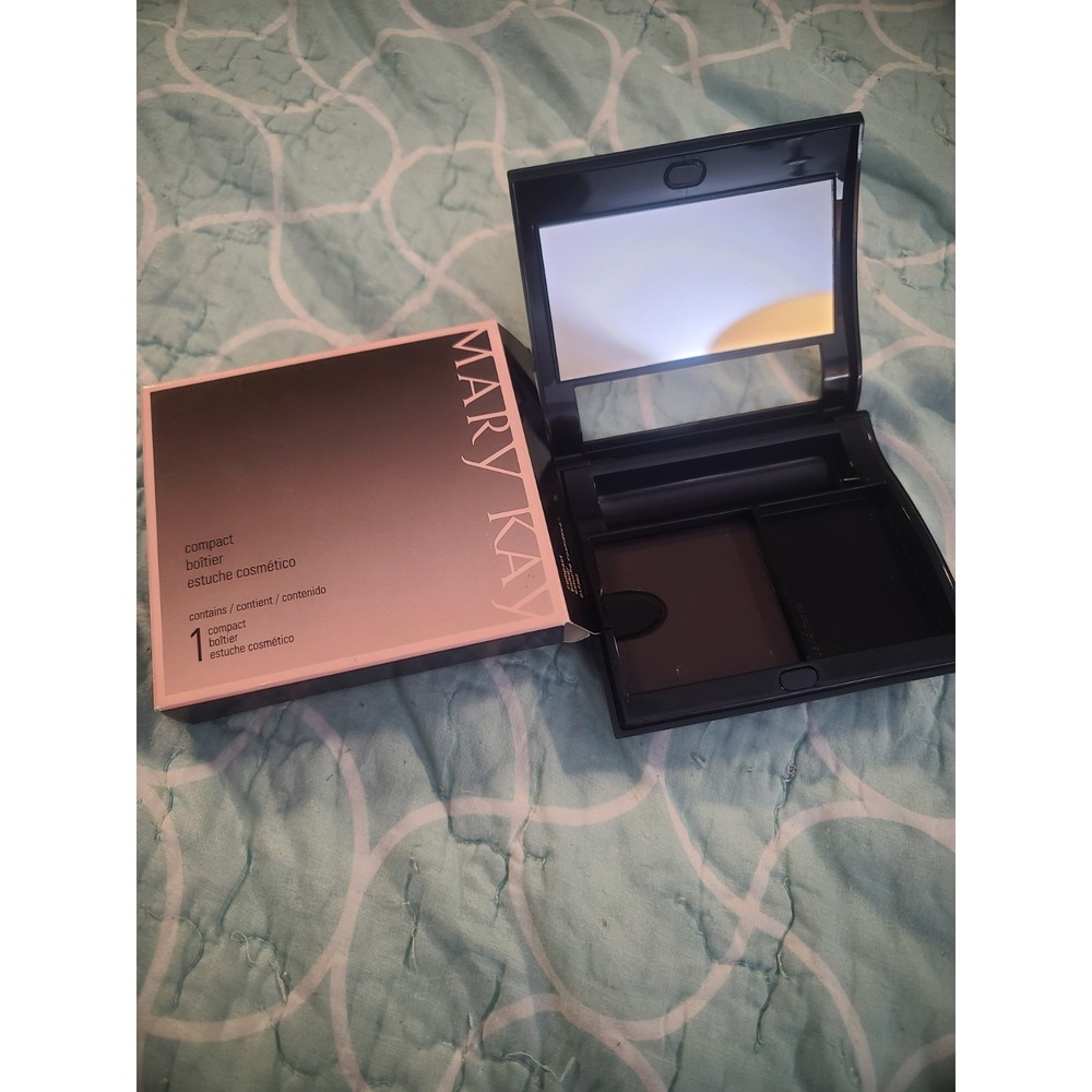 Mary Kay -Magnetic Black Compact - #017362 With Mirror (Unfilled) New In Box